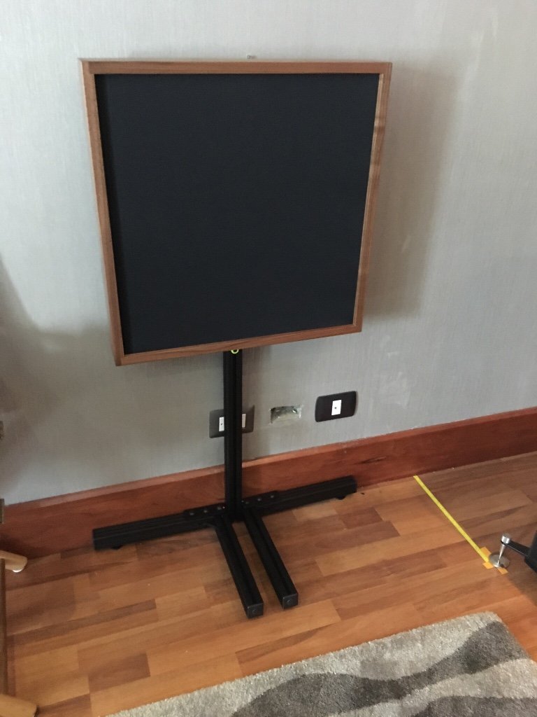 Stillpoints Aperture II Stand