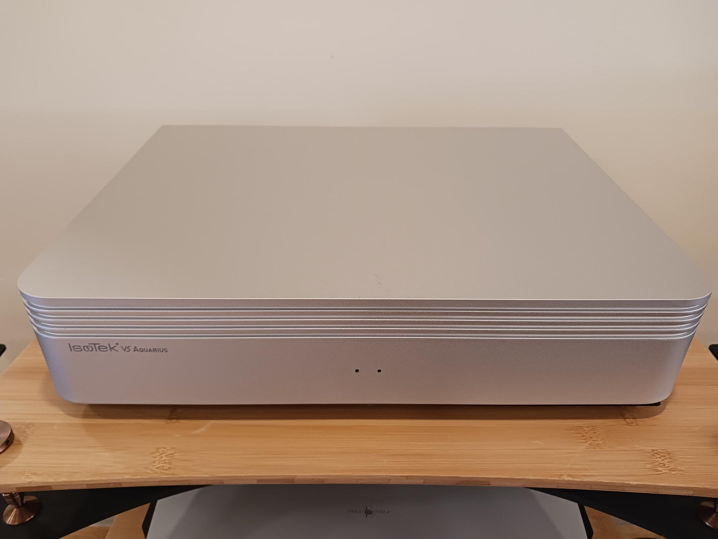 IsoTek V5 Aquarius Mains Conditioner - Ex-Demo