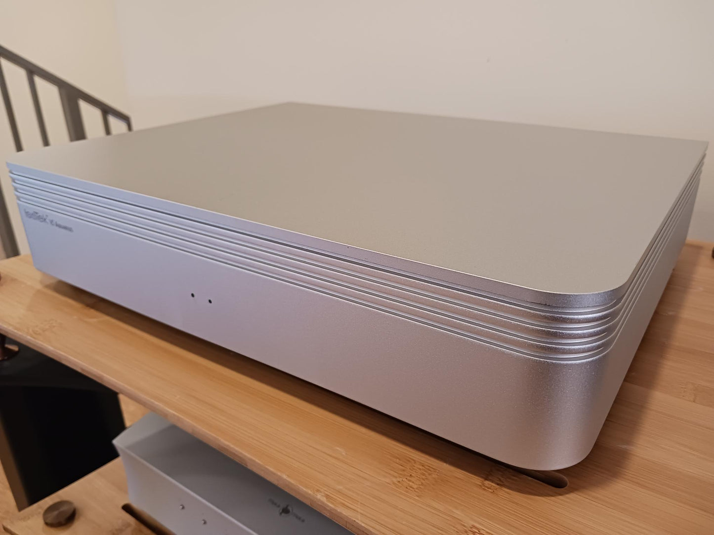 IsoTek V5 Aquarius Mains Conditioner - Ex-Demo