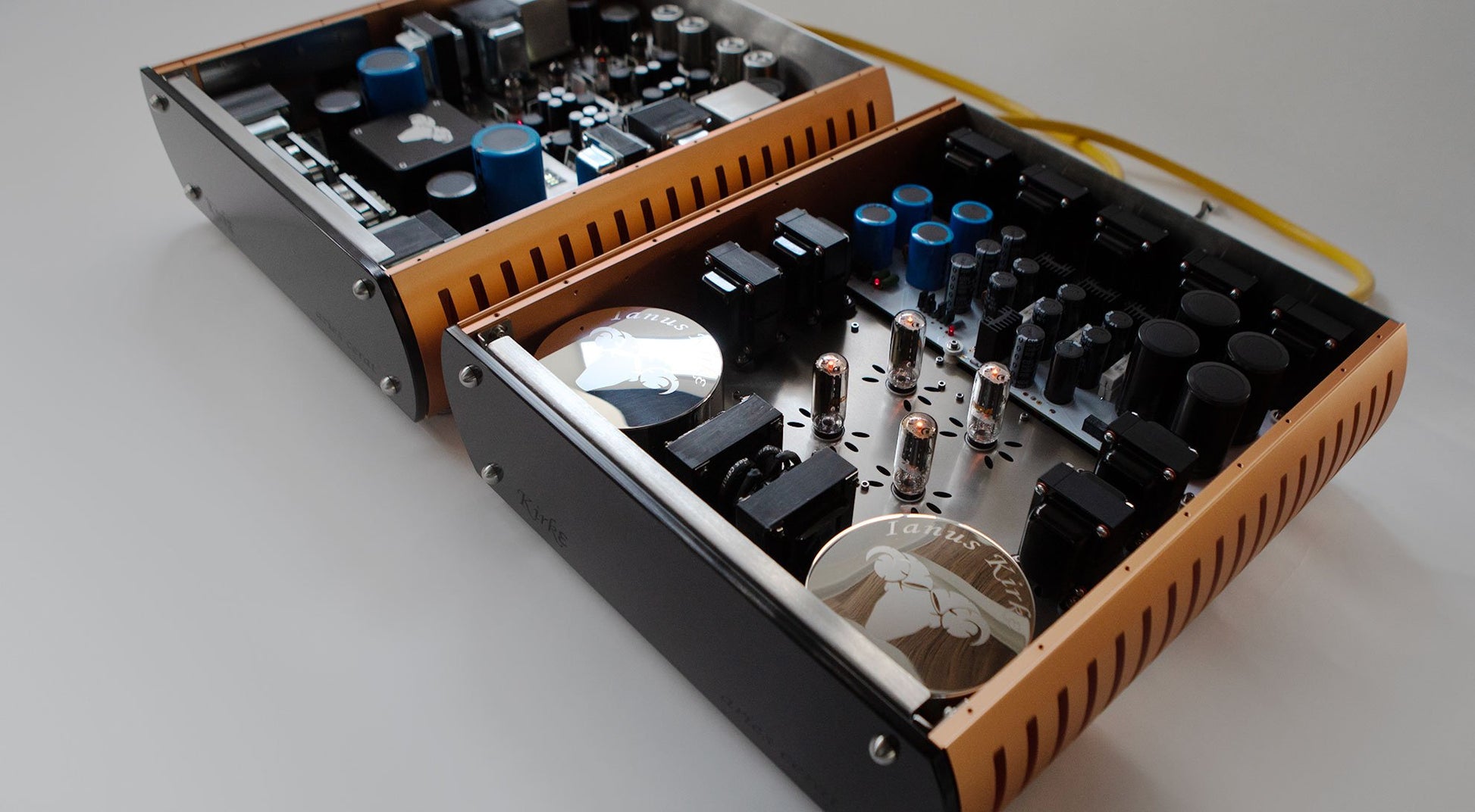 Aries Cerat Kirke LE Phono Amp-top-open