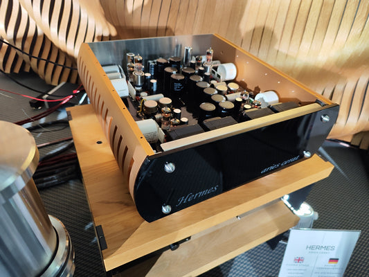 Aries Cerat Hermes Phono Preamp-open chassis